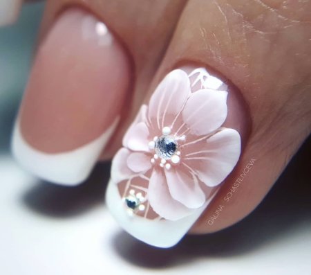 Маникюр с лепкой