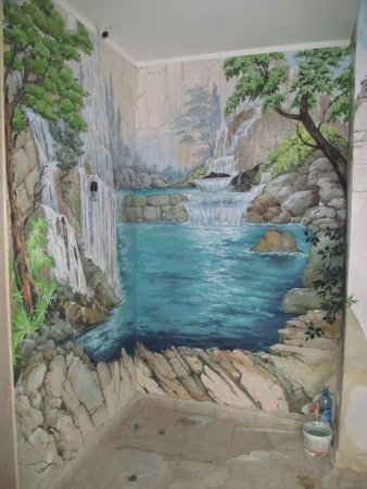 Барельеф на стене водопад