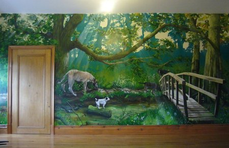 Пейзаж на стене в квартире