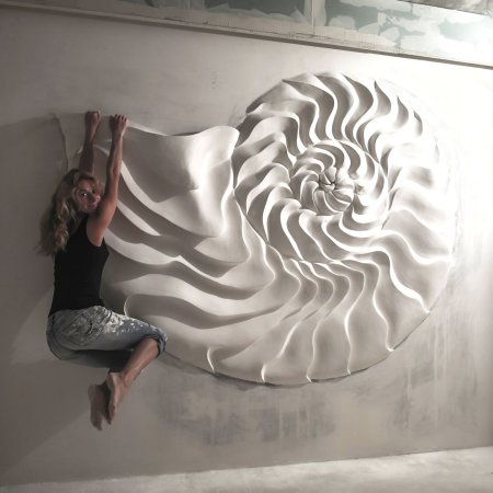 Барельеф на стене