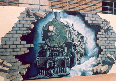 Паровоз на стене