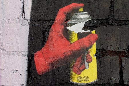 Покраска сена баллончиком