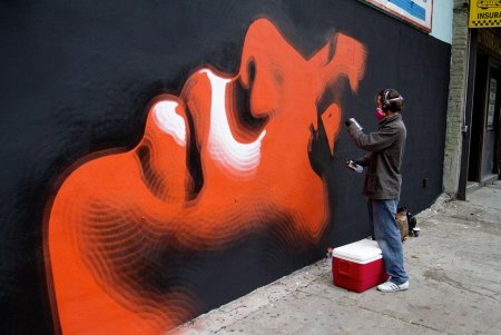 Баллончиком на стене