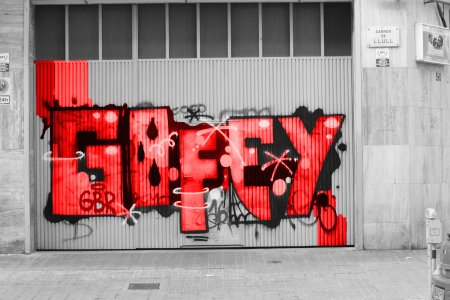 Граффити на бетонной стене