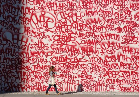 Красное граффити