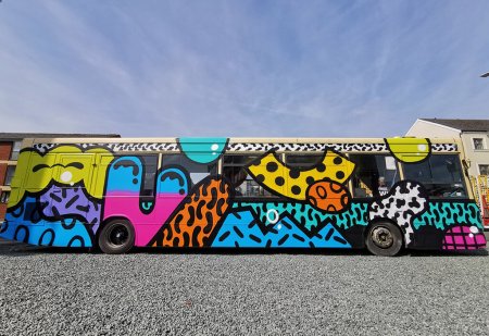 Граффити на автобусе