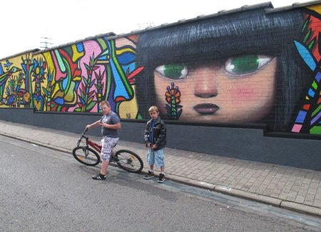 Длинные стенки стрит арт