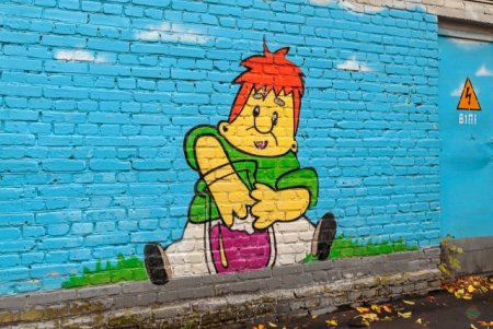 Стрит арт на кирпичной стене