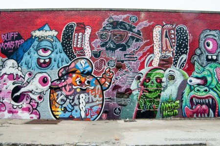 Monster граффити надпись