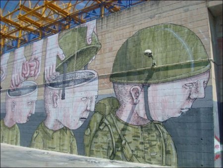 Стрит арт с солдатом