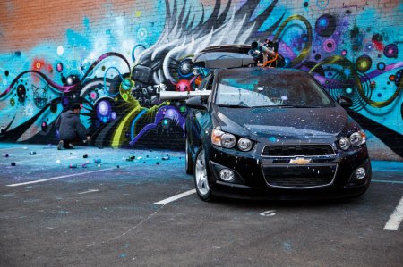 Граффити машины на стене