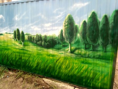 Аэрография на заборе из профнастила