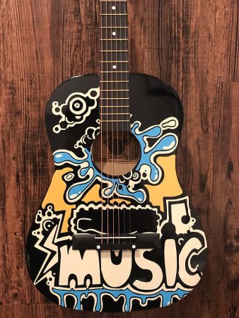 Разрисованные акустические гитары