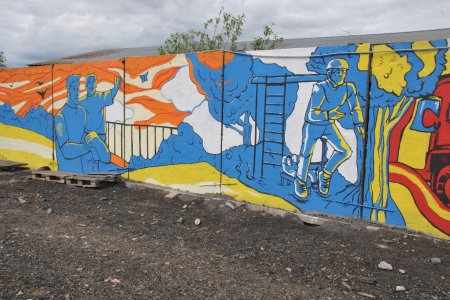 Граффити на бетонном заборе