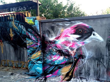 Стрит арт на заборе