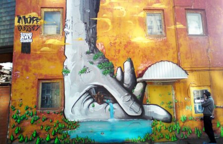 Графические рисунки на стенах домов