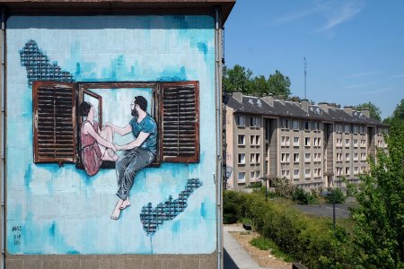 Стрит арт на стене в квартире