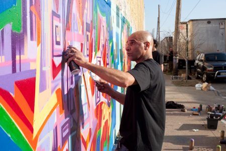 Художник с баллончиком