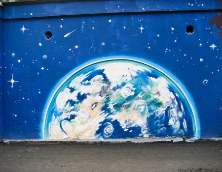 Космос на стене баллончиками