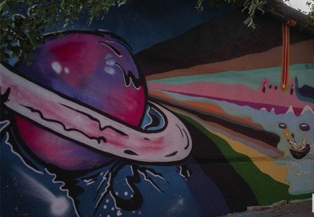 Фантазия на тему космоса в граффити
