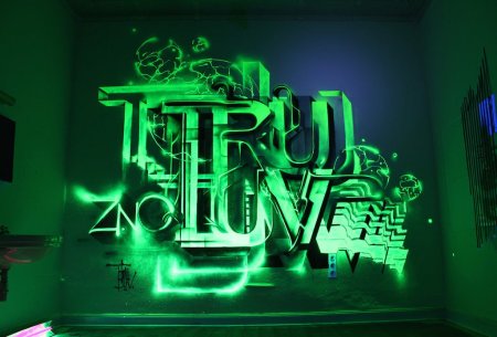 Неоновое граффити