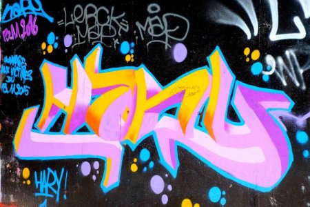 Неоновая надпись граффити