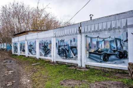 Забор с рекламными щитами