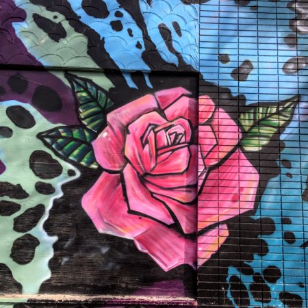 Розовое граффити