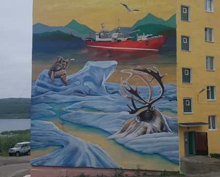 Разрисованные дома в Мурманской области