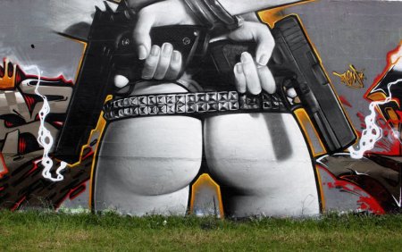 Граффити грудь