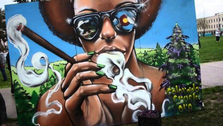 С косяком арт