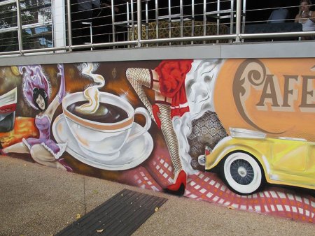 Граффити на стенах кафе