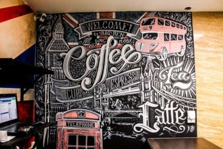 Граффити на стене в баре