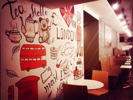 Расписанные стены в кафе