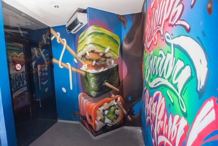 Рисунки на стенах в кафе