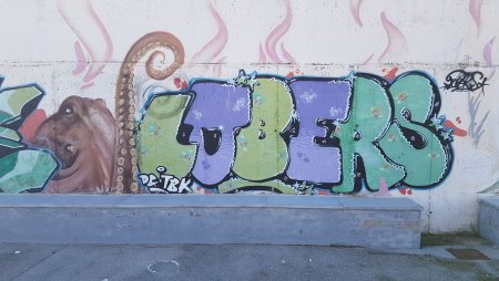 Уличные надписи на стенах