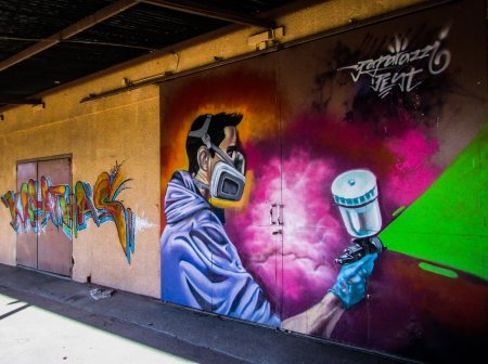 Металлическое граффити