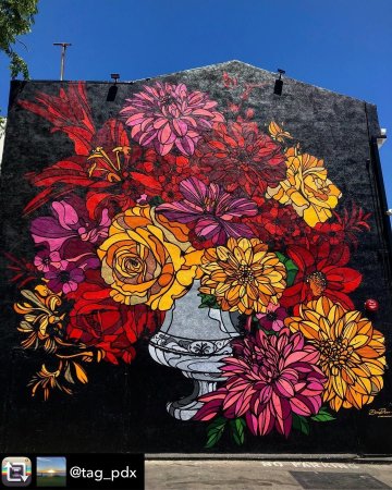 Стрит арт с цветами