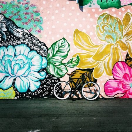 Стрит арт цветы