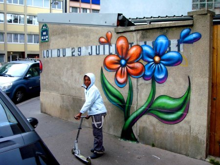 Рисование баллончиками на стене