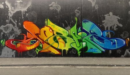 Красочные ворота в стиле граффити