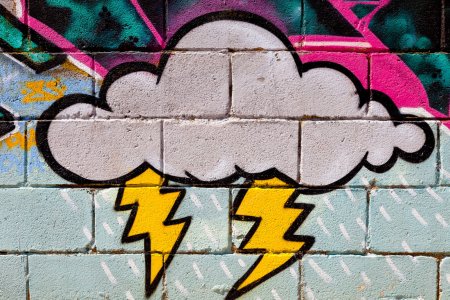 Рисунки баллончиком на стенах легкие