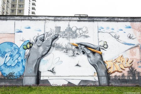 Рисунки на стенах домов на улице