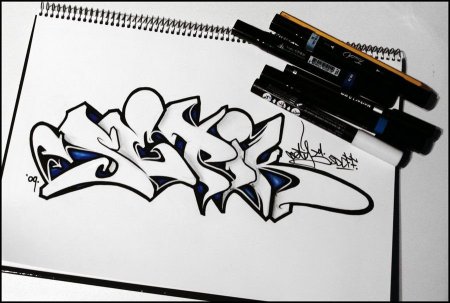 Надписи маркером на бумаге