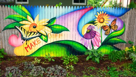 Разрисованный забор