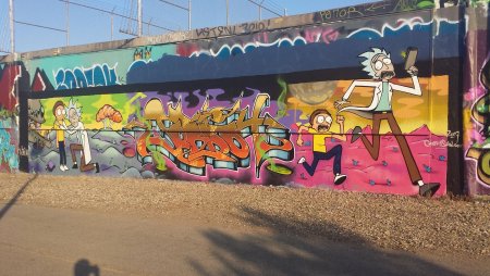 Рик и Морти граффити на стене