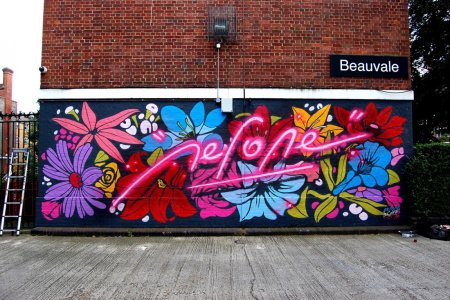 Граффити цветы на стене