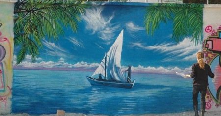 Граффити море на стене