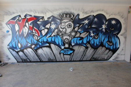 Рисование баллончиками на стене