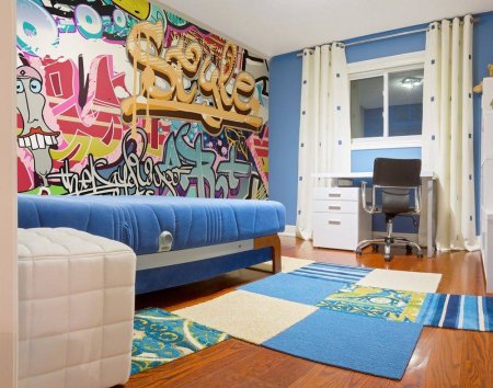 Граффити на стене в квартире